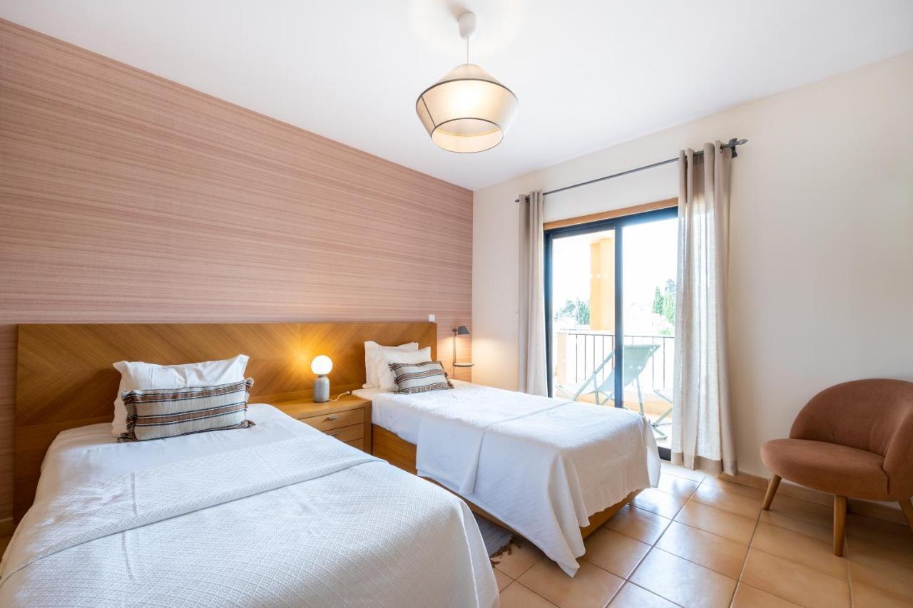 Aum Praia Da Luz Resort Apartment Bagian luar foto