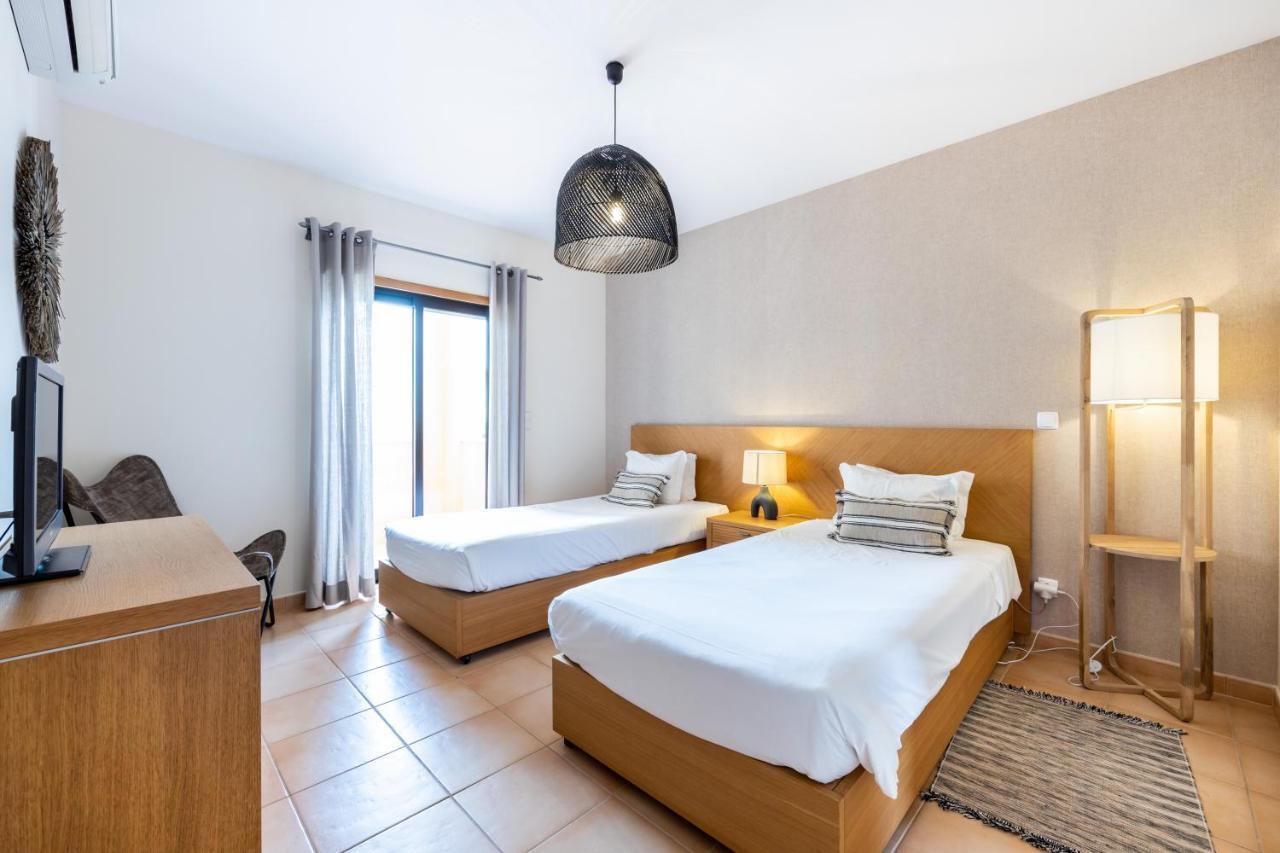 Aum Praia Da Luz Resort Apartment Bagian luar foto